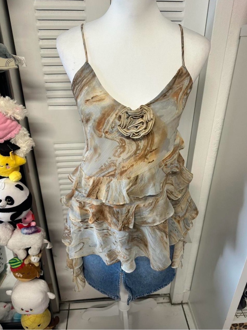 Moon River Marble-Print Ruffle Camisole in Brown and Cream